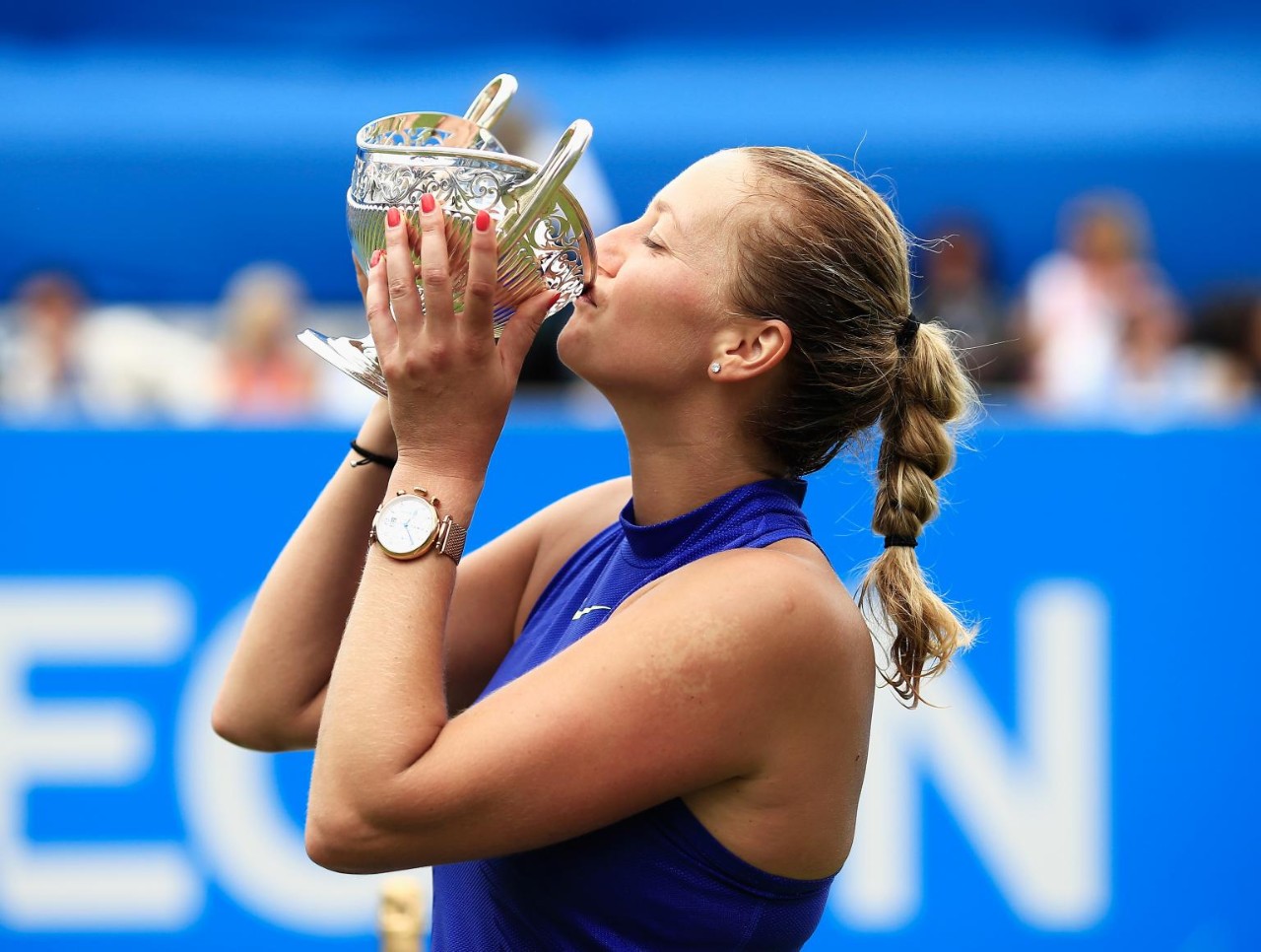 关于科维托娃重要时刻战术调整，中国队带队取胜！赢得满堂喝彩的信息