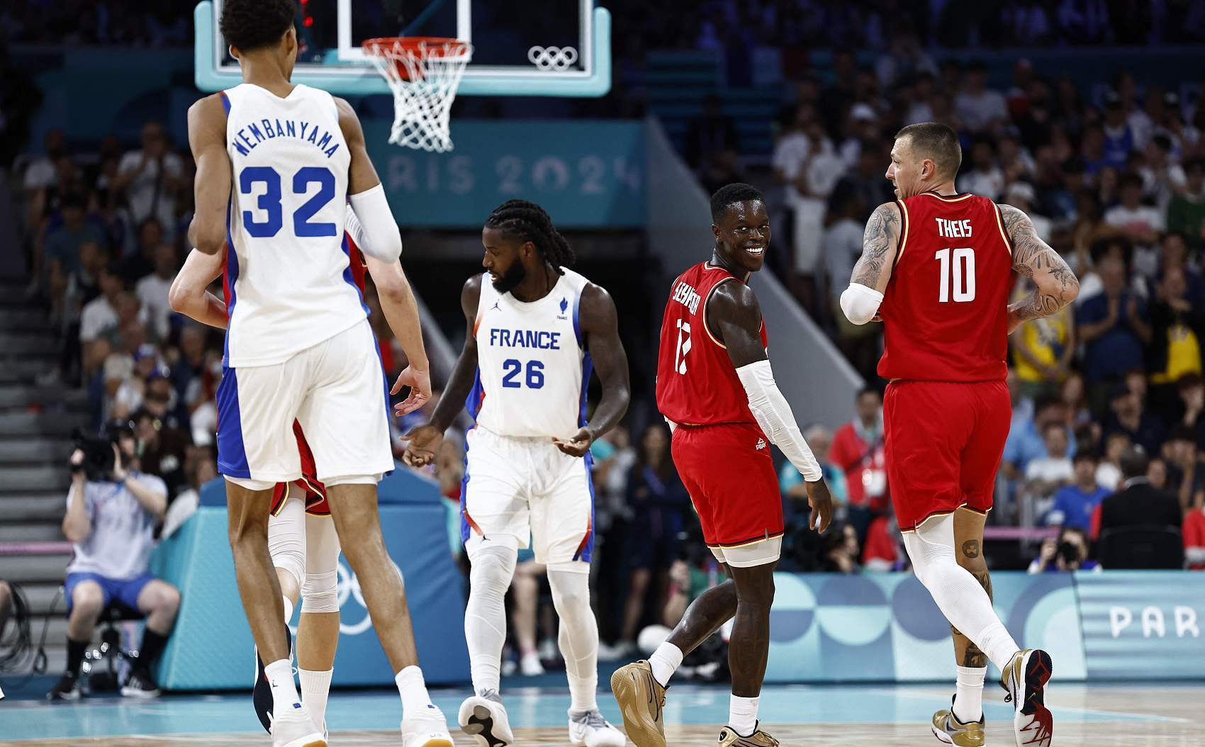 亚博体育-关于塞尔维亚队教练压力巨大！，字母哥遭遇十二持续失利观众掌声雷动的信息-亚博体育